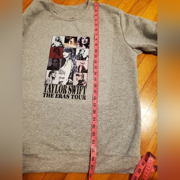 NWOT Taylor Swift The Eras Tour light heathered grey crewneck. Print. Size M. - Picture 6 of 8
